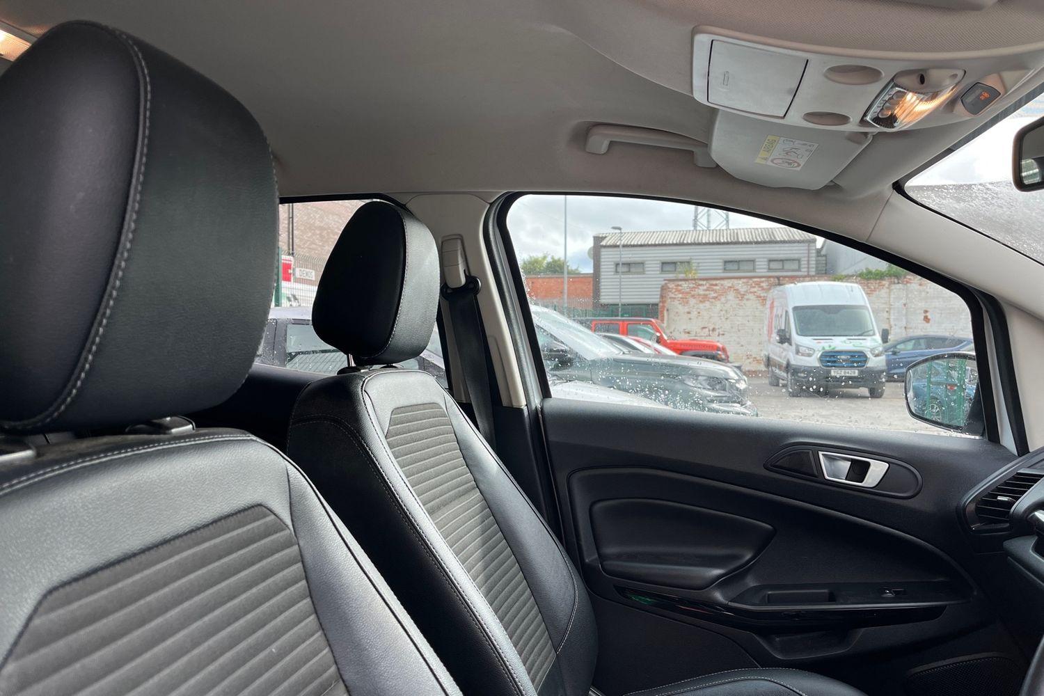 Ford ECOSPORT Photo 16