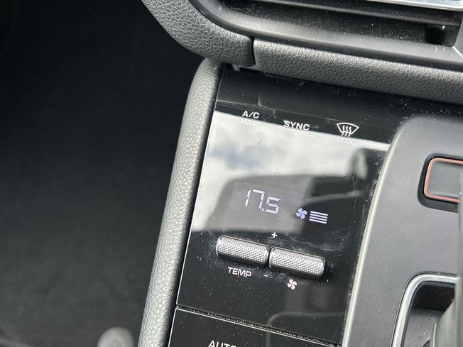 PORSCHE Macan Photo 58