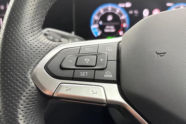 VOLKSWAGEN Tiguan Photo 16
