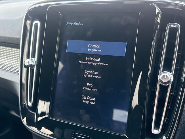 VOLVO Xc40 Photo 29