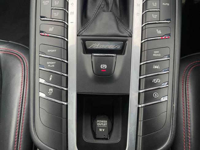 PORSCHE Macan Photo 38