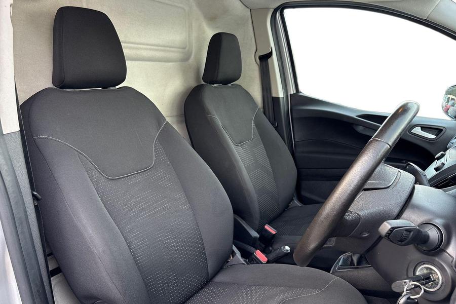 Ford TRANSIT COURIER Photo autoimg-12b87acc27095b8fb736b5a6c8b5f5fcaacf340c.jpg