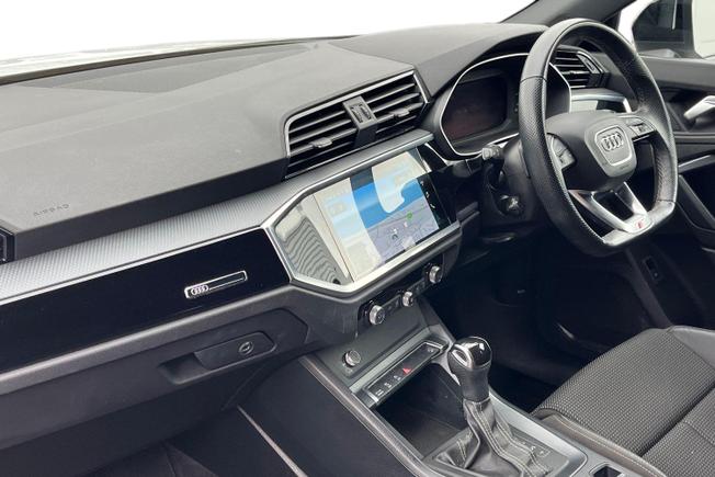 AUDI Q3 Photo 2