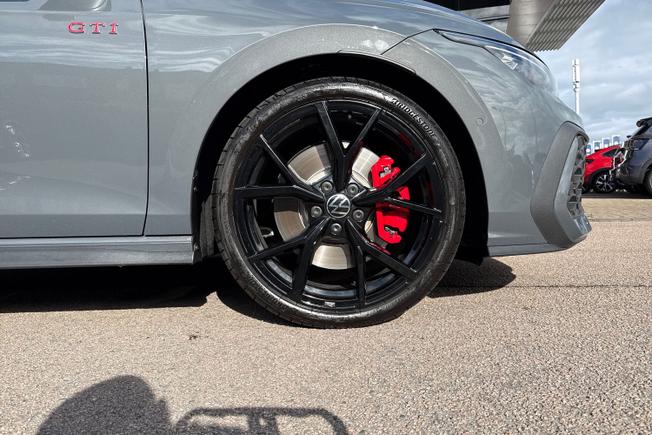 VOLKSWAGEN Golf Photo 5