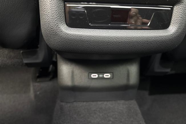 VOLKSWAGEN  New T-Roc Photo 24