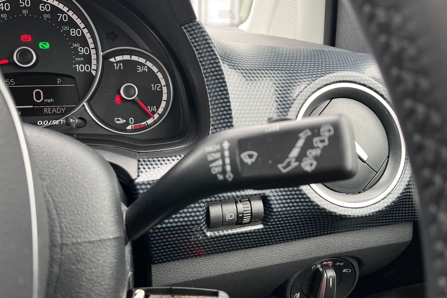 Volkswagen UP Photo 14