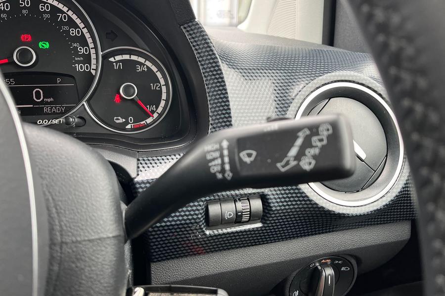 Volkswagen UP Photo autoimg-12cd40ac48f202338ef21bf347bca88f4c0686cb.jpg