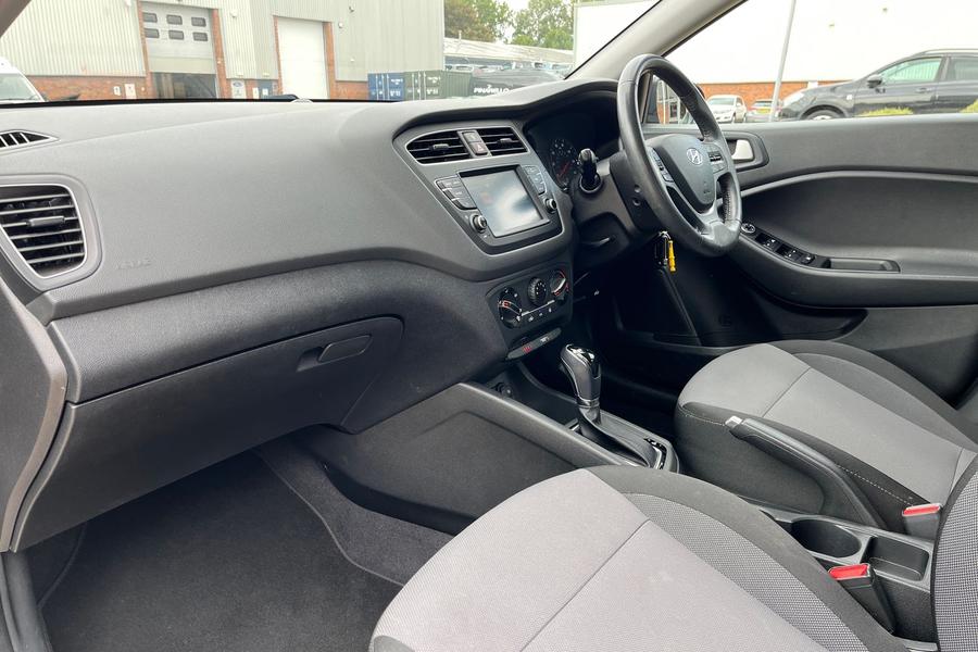 Hyundai i20 Photo autoimg-12cdeff743ac95eed4345c459961e0df3d88de7a.jpg