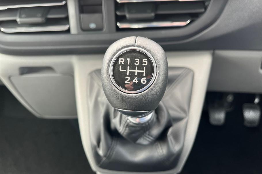 Used Ford TRANSIT CUSTOM KMZ9896 34
