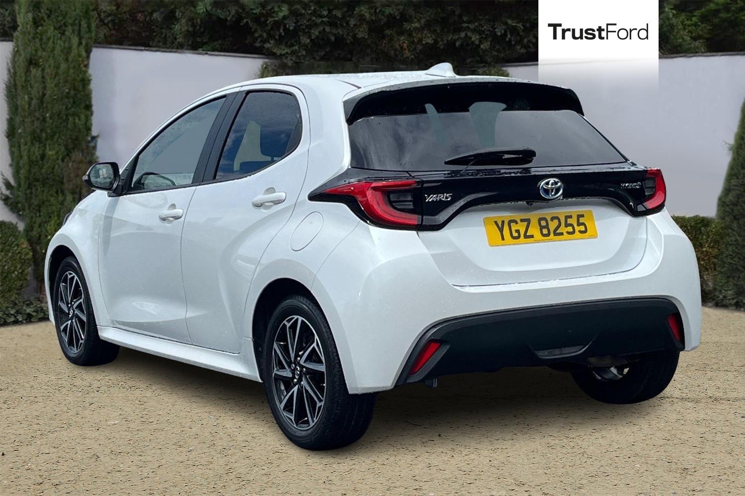 Toyota YARIS Photo 1