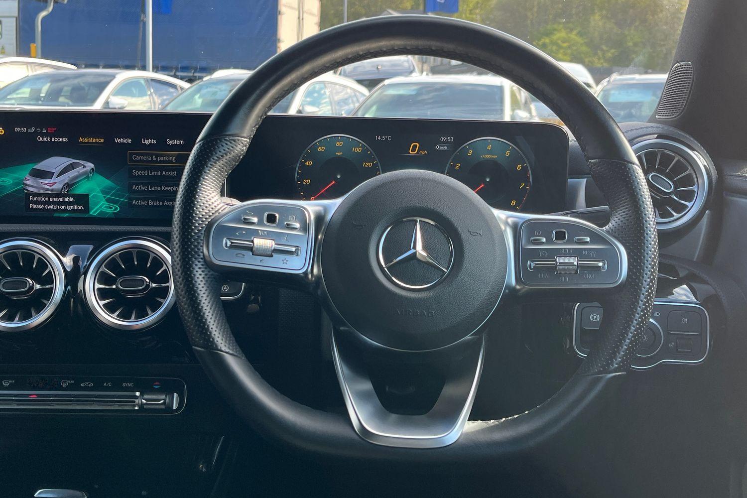 Mercedes-Benz CLA Photo 11