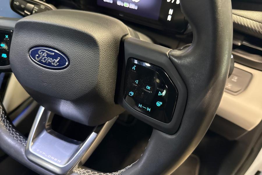 Ford Explorer Photo autoimg-12d9e80a4d954cb33e021bdc0e775478ff867c87.jpg
