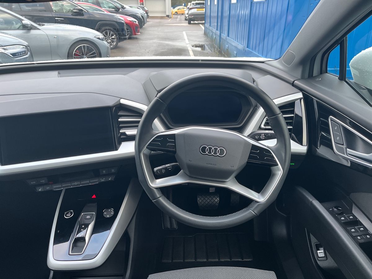 Audi Q4 e-tron Photo 12