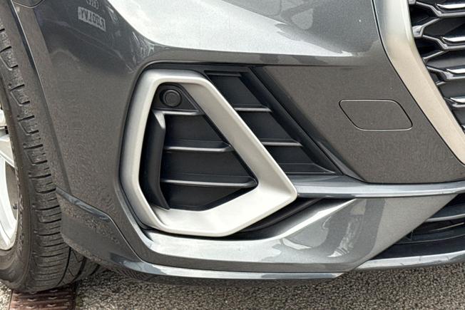AUDI Q3 Photo 21