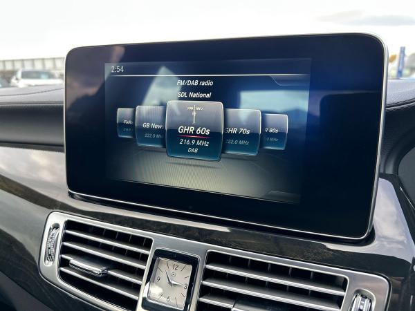Mercedes-Benz CLS Photo autoimg-12e04859e6584d91105b2ad936a6d502f5bc35bf.jpg