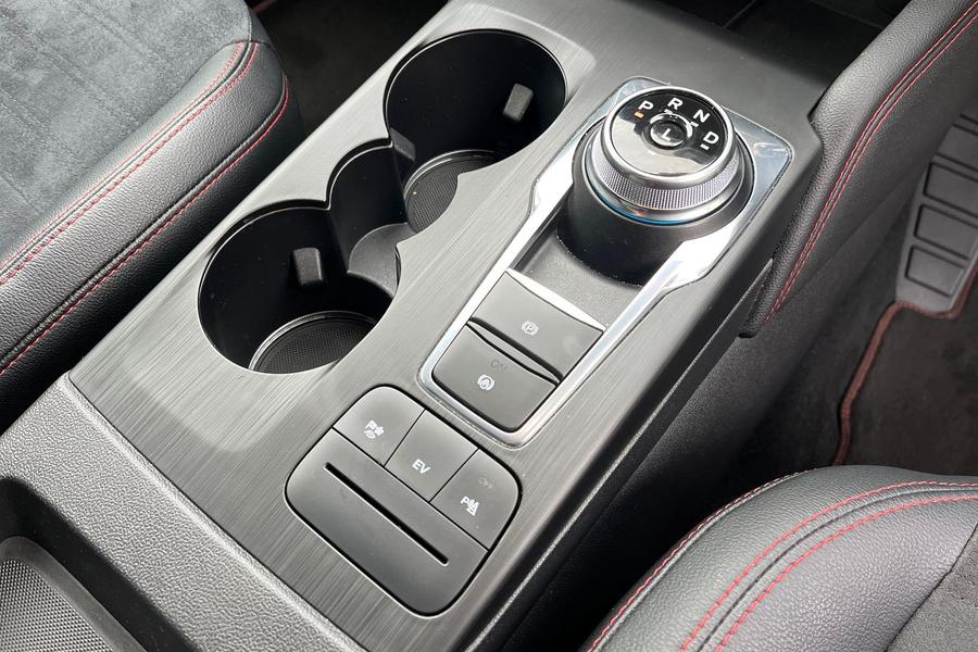 Ford Kuga Photo autoimg-12e310507a1d3021a7ade0463a706bc81546bce3.jpg