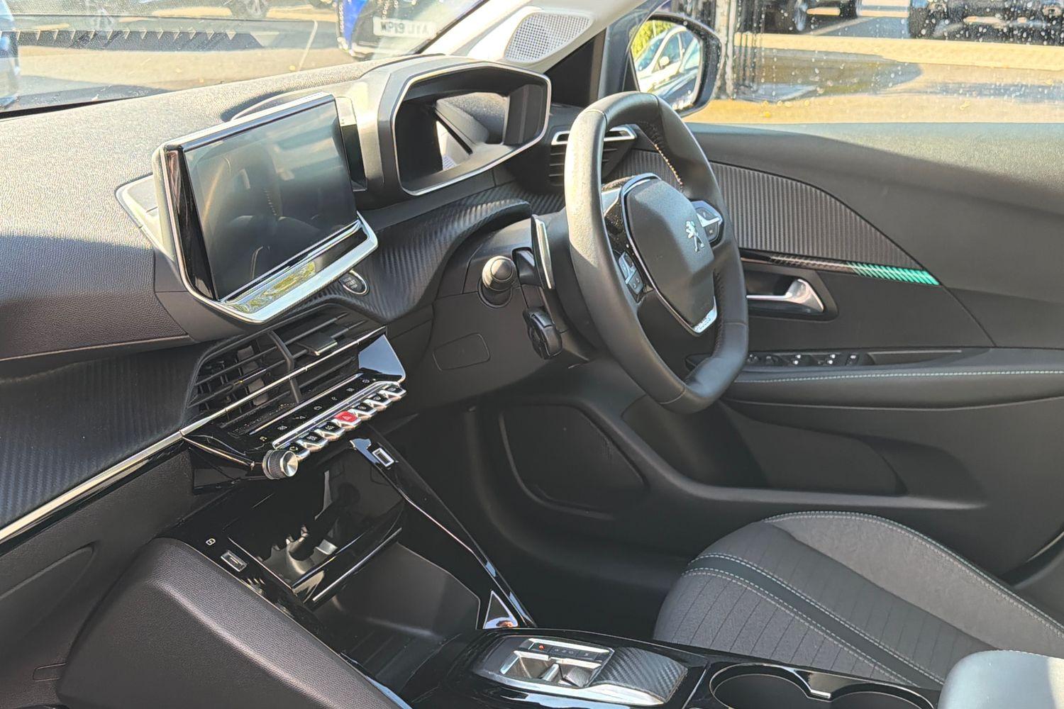 Peugeot 208 Photo 17