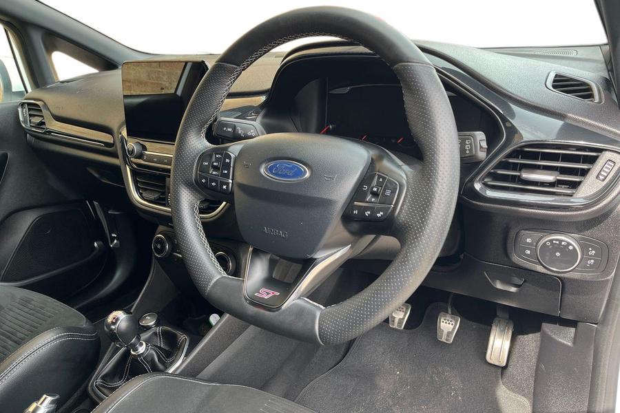 Ford FIESTA Photo autoimg-12e7df9c06fbdba4a8f996d5056044f2ac7071f8.jpg