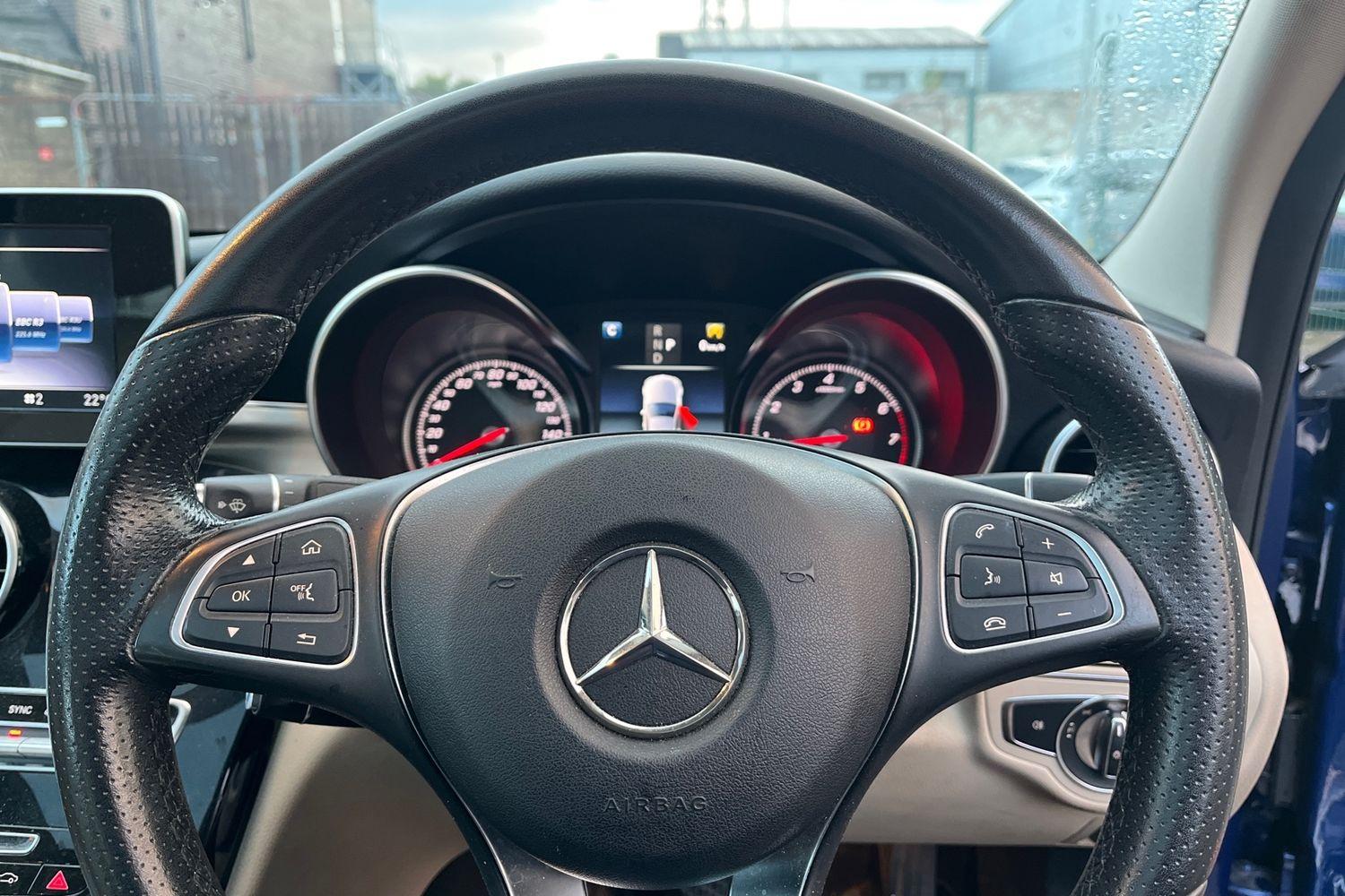 Mercedes-Benz C CLASS Photo 11