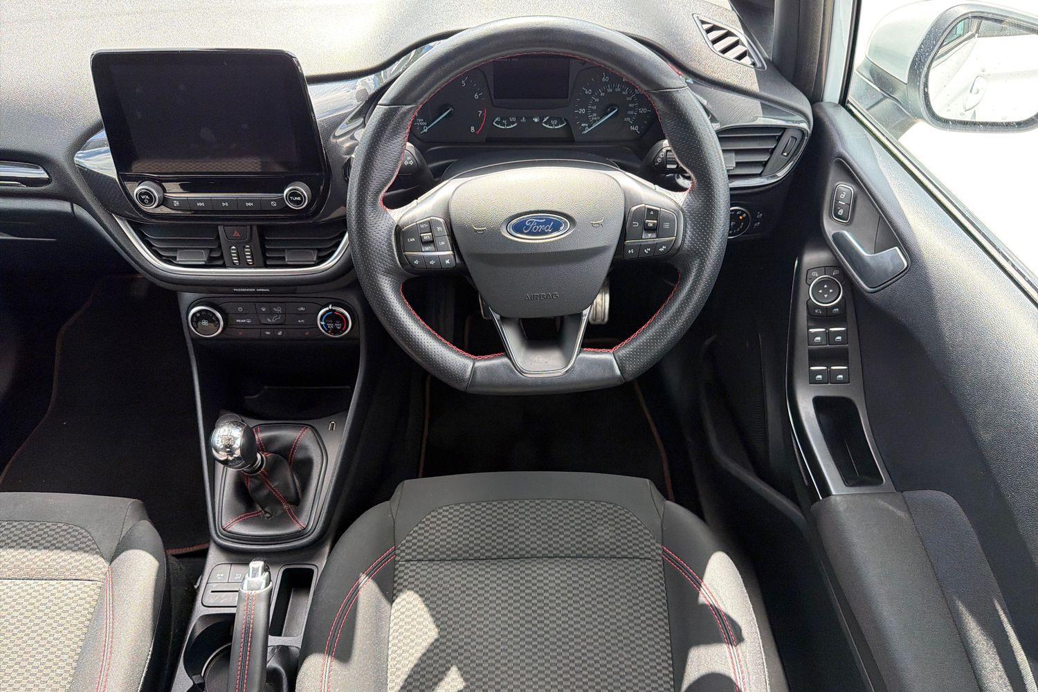 Ford FIESTA Photo 10