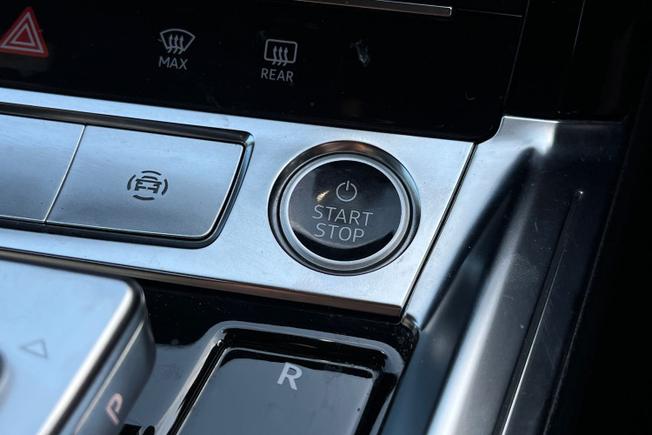 AUDI e-tron Photo 27