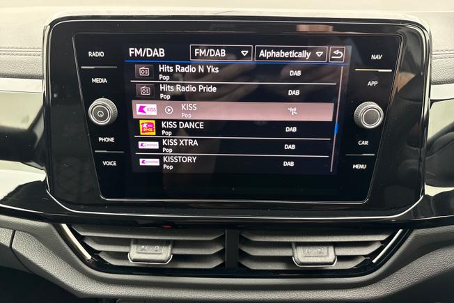 VOLKSWAGEN T-Roc Photo 13