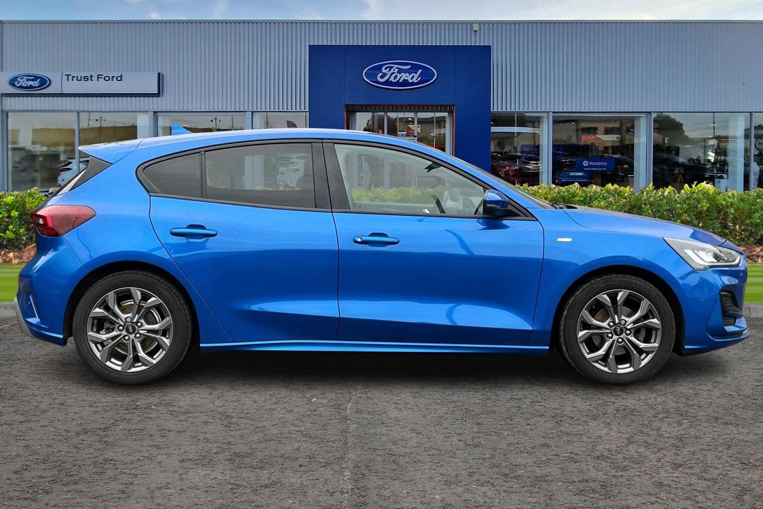 Ford FOCUS Photo 2