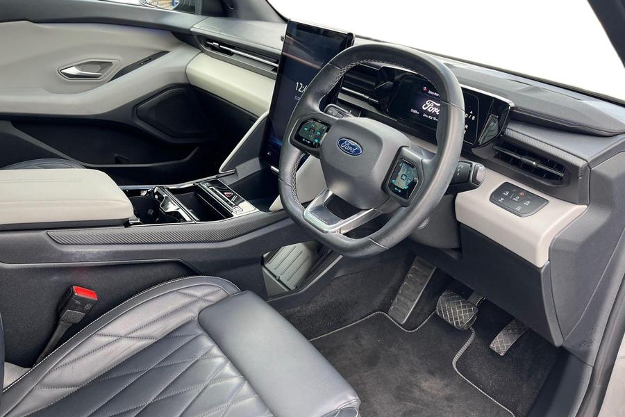 Ford Explorer Photo autoimg-12f6574241b6bfb21675a979fc11bf09a9be45f0.jpg