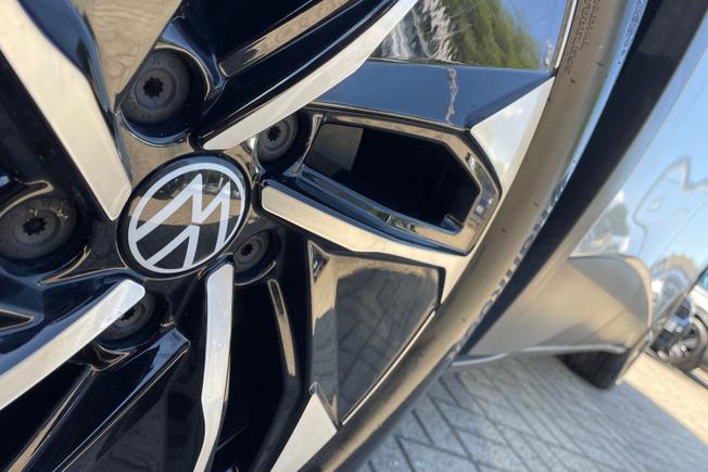 VOLKSWAGEN ID.4 Photo 22