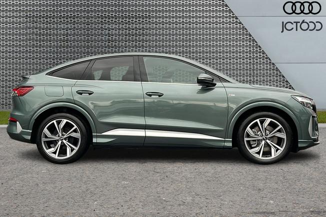 AUDI  Q4 Sportback Photo 4