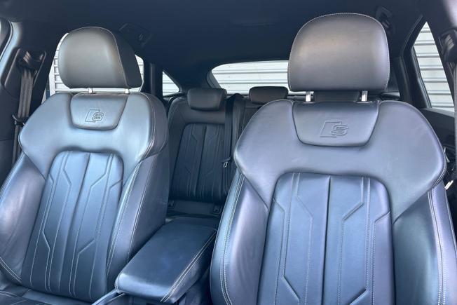 AUDI Q8 E-Tron Photo 21