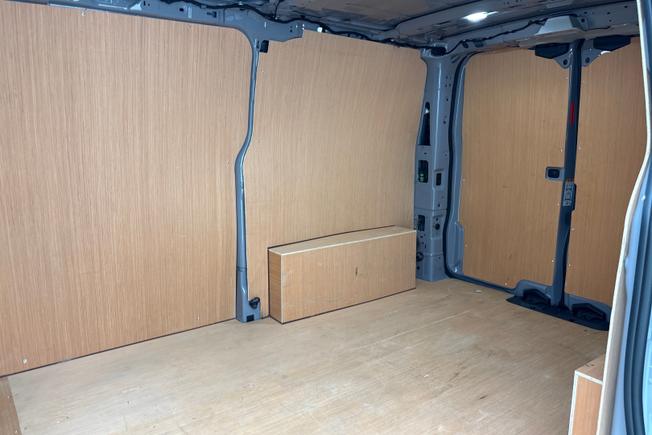 VOLKSWAGEN Transporter Photo 9