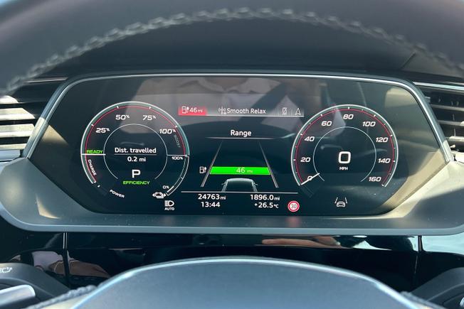 Audi e-tron S Photo 15