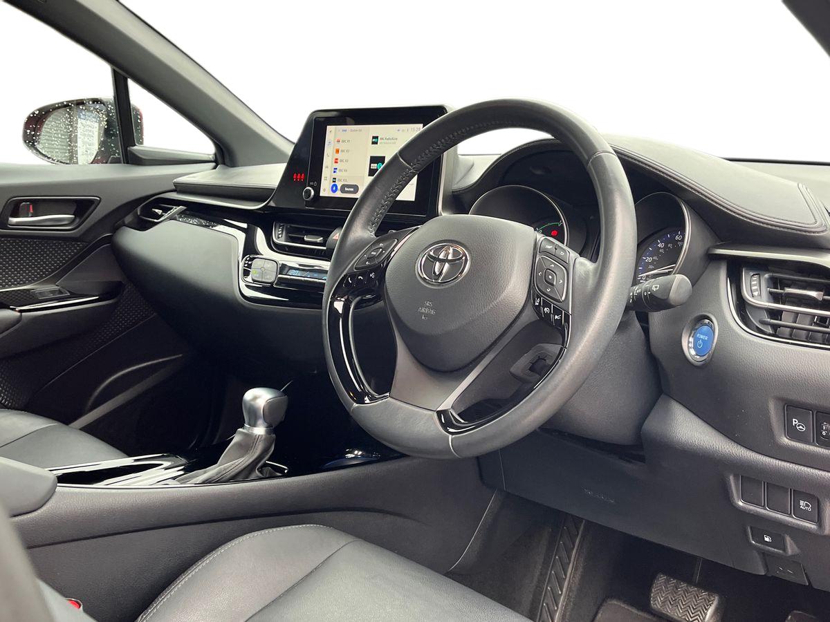 Toyota C-HR Photo 19
