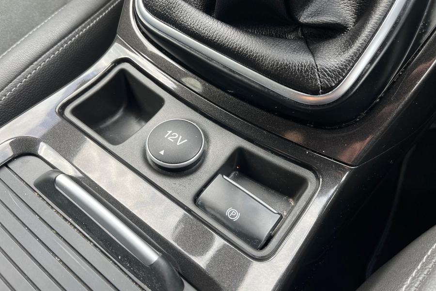 Ford KUGA Photo autoimg-131c06c0179f13a50fb31d60891b877746bbbf70.jpg