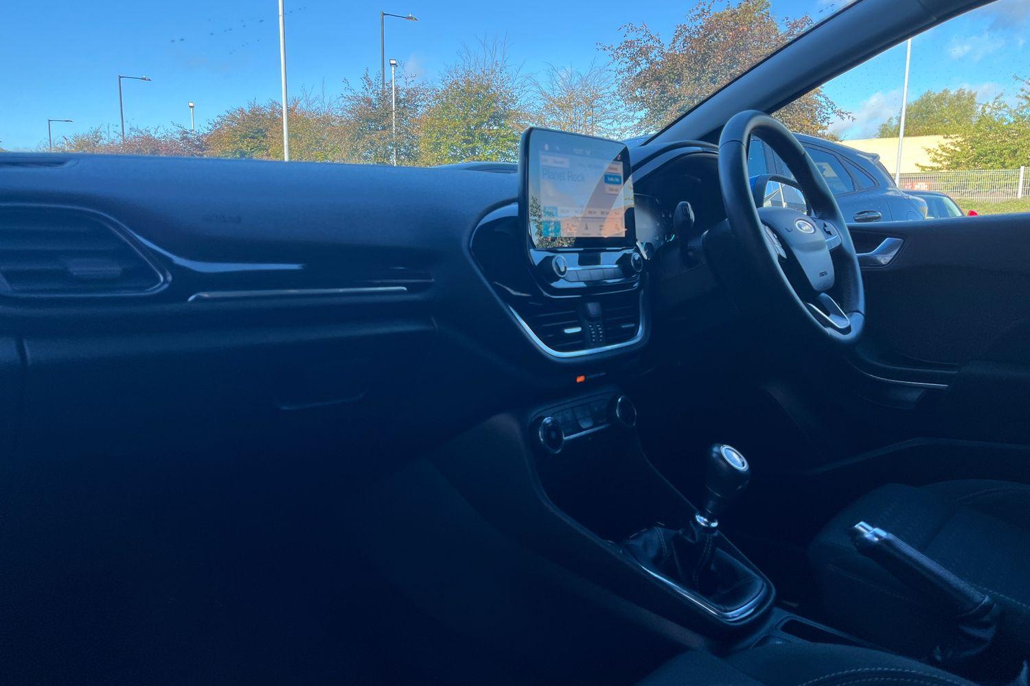 Ford FIESTA Photo 17