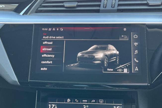 Audi E-TRON Photo 23