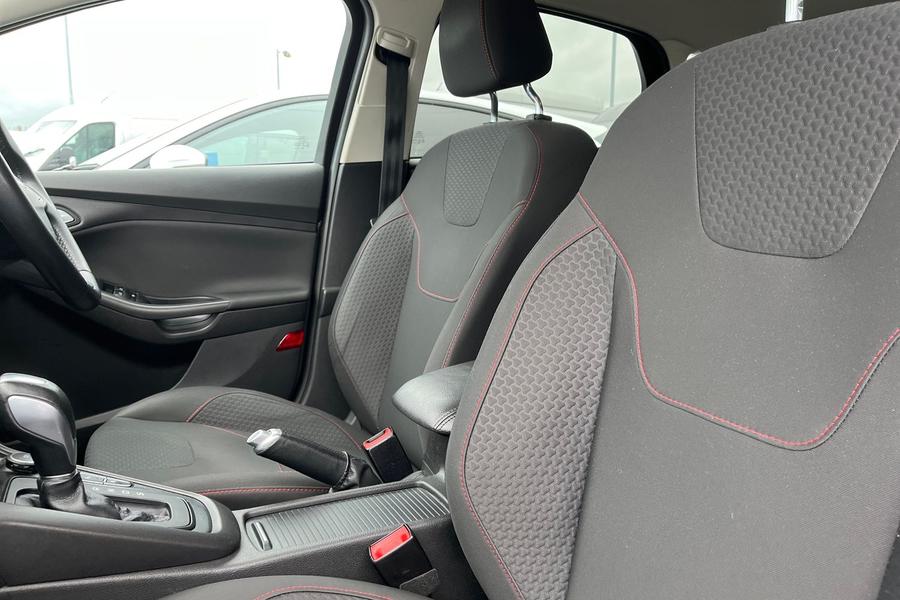 Ford FOCUS Photo autoimg-132c59a384dd30e3bd77a5947d2c38acc64cb691.jpg