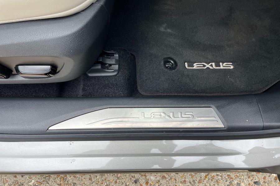 Lexus RX Photo autoimg-132d163a0a97897b43f5105a32e1216cf627bd25.jpg