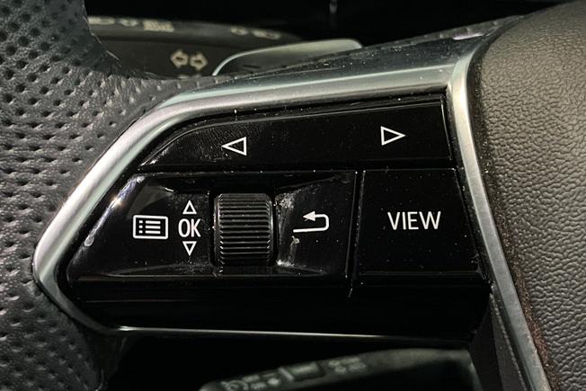 AUDI Q8 E-Tron Photo 16