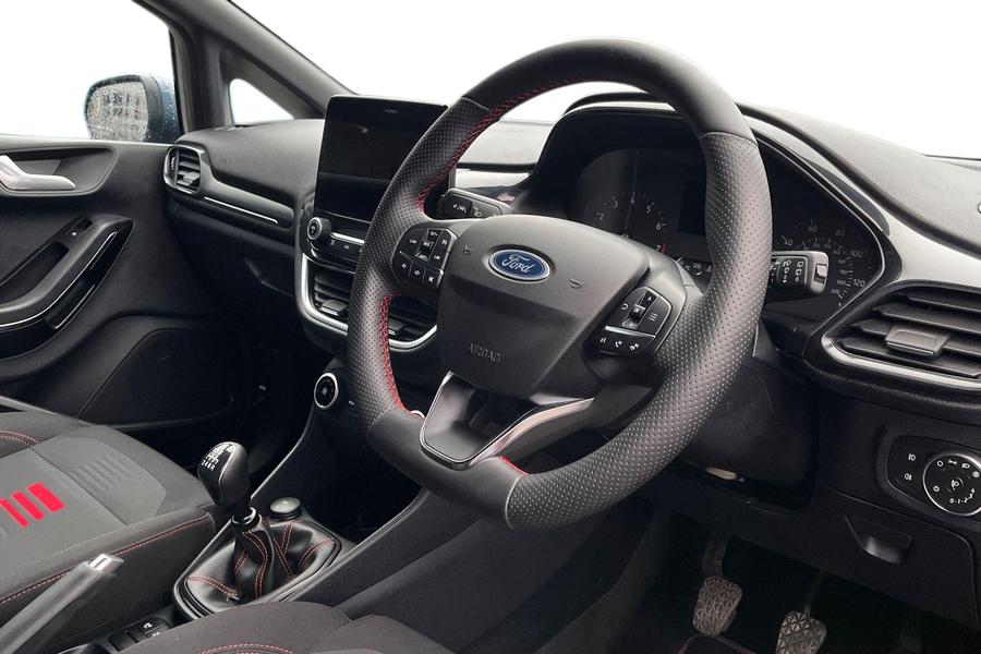Ford FIESTA Photo autoimg-13317aac443304ccb3d6b5310cd37b08f226df68.jpg