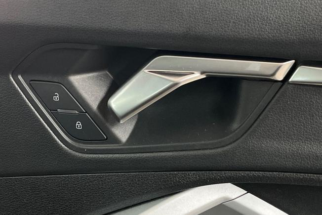 AUDI Q3 Photo 29