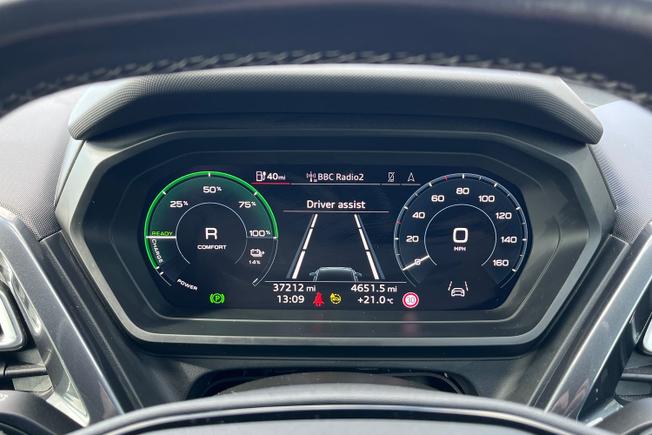 AUDI Q4 e-tron Photo 15