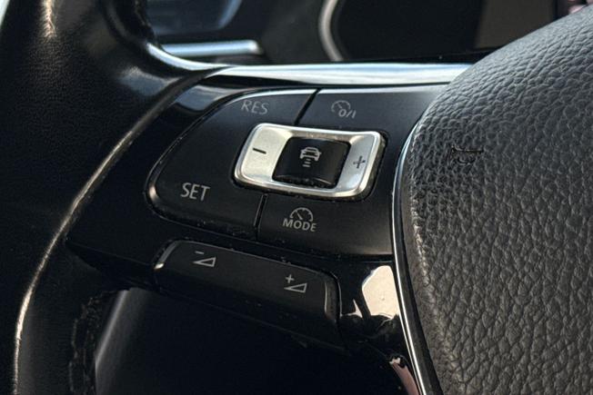 VOLKSWAGEN Tiguan Photo 16