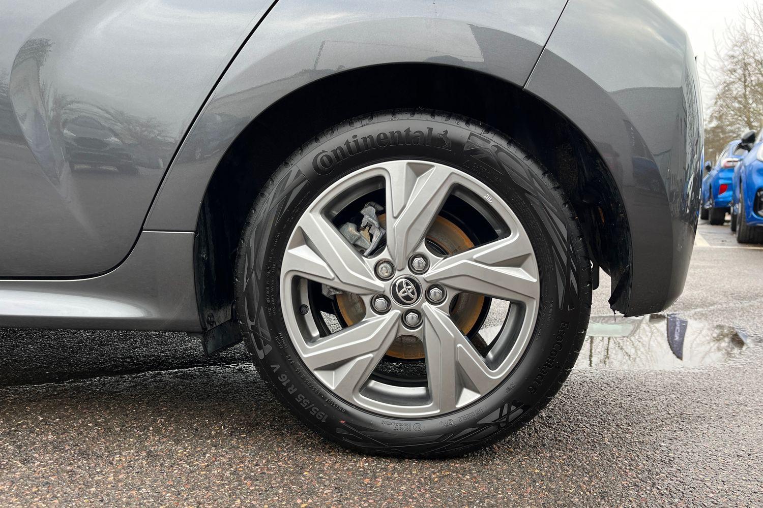 Toyota YARIS Photo 7