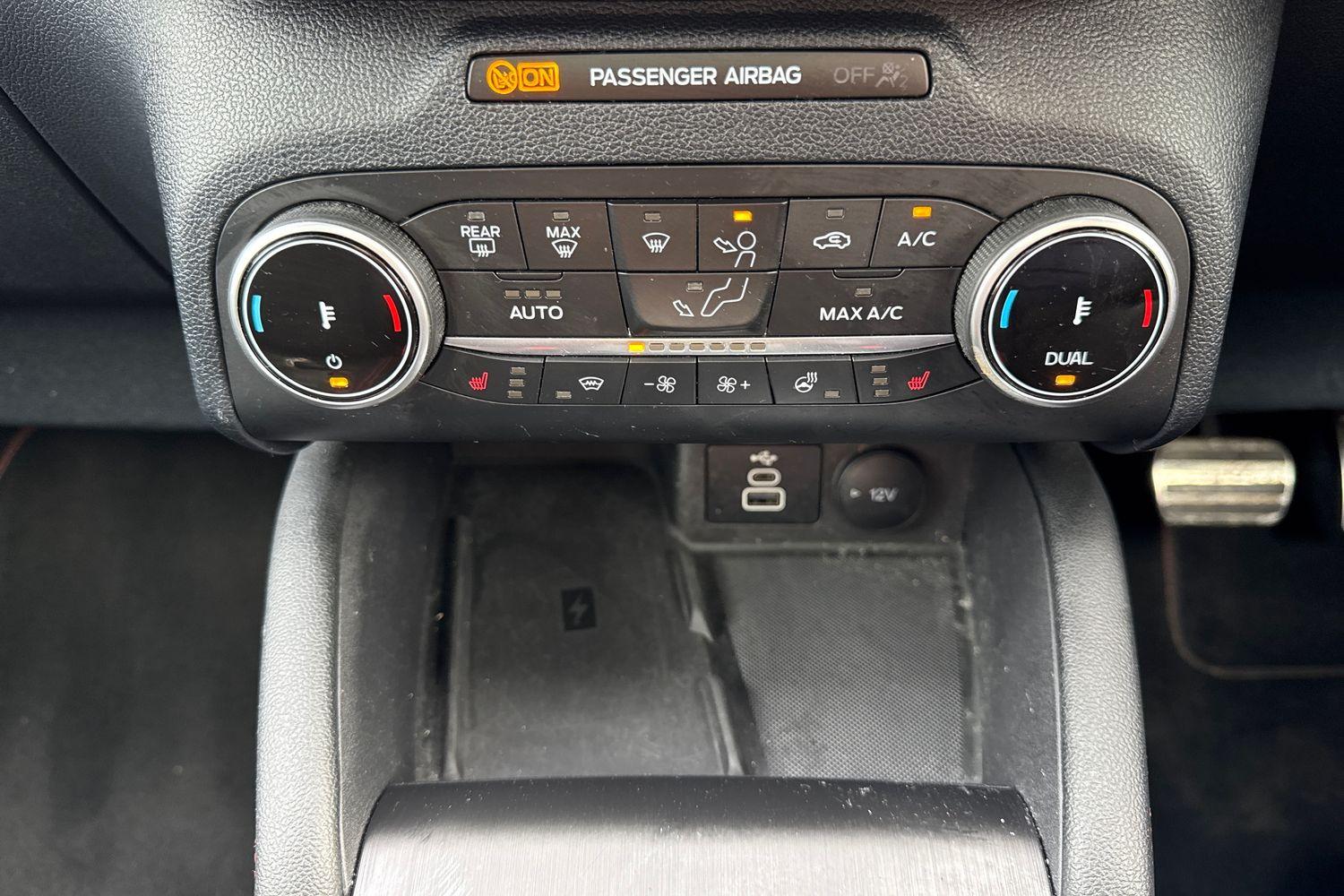 Ford KUGA Photo 29