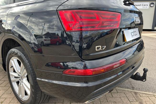 AUDI Q7 Photo 31