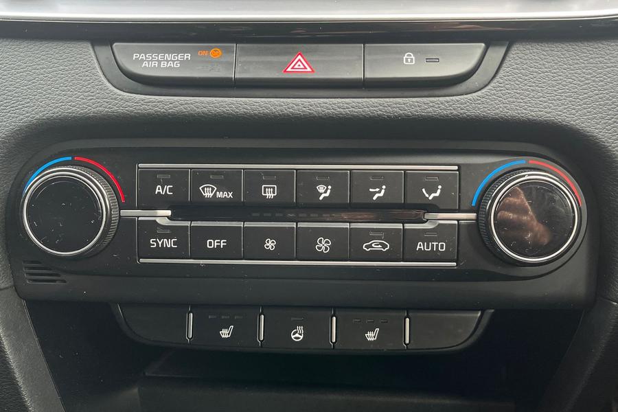 Kia CEED Photo autoimg-1349f9bd871eca9c2c25ab625e756f2301db6365.jpg