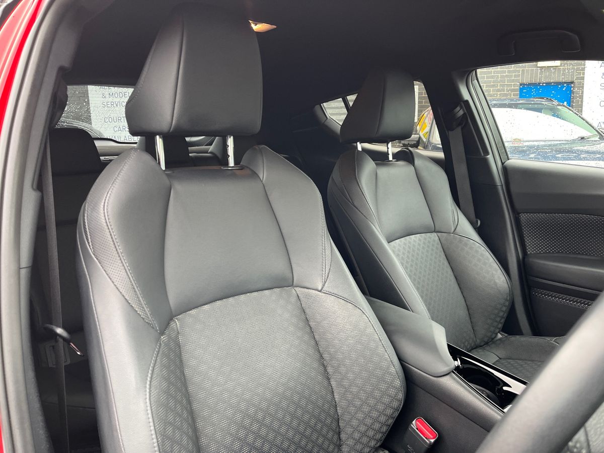 Toyota C-HR Photo 25