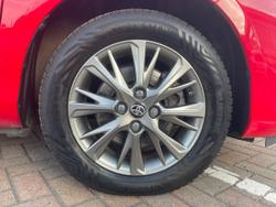 TOYOTA Yaris Photo 5